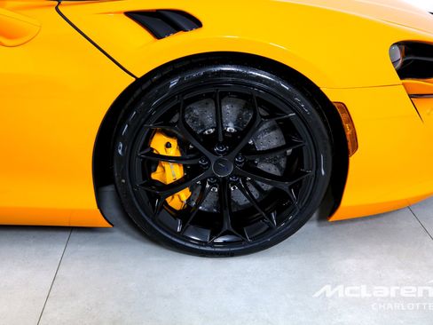 Used 2025 McLaren Artura Spider image 27
