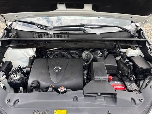 Used 2019 Toyota Highlander XLE AWD/4WD image 13