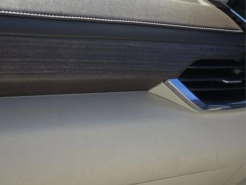 Used 2024 GMC Acadia Denali image 27