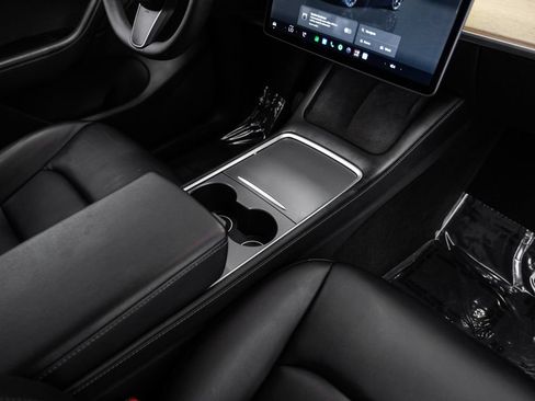 Used 2022 Tesla Model Y Long Range AWD/4WD image 21