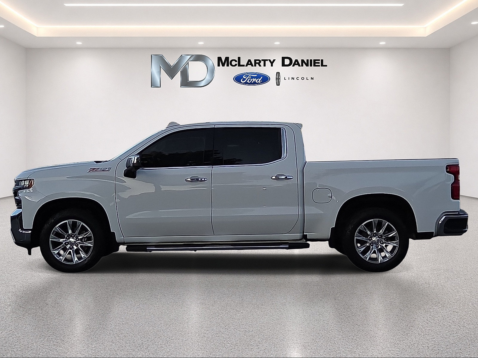 Used 2020 Chevrolet Silverado 1500 LTZ w/ LTZ Premium Package AWD/4WD image 3