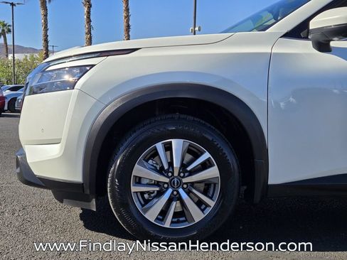 Used 2024 Nissan Pathfinder SL FWD image 9