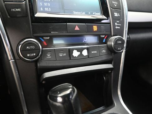 Used 2015 Toyota Camry XSE w/ Moonroof Package image 33