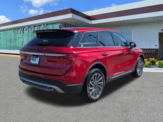 Certified 2025 Lincoln Corsair Reserve FWD image 4