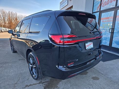 New 2026 Chrysler Pacifica Select w/ S Appearance Package image 7