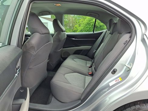 Used 2019 Toyota Camry LE FWD image 11