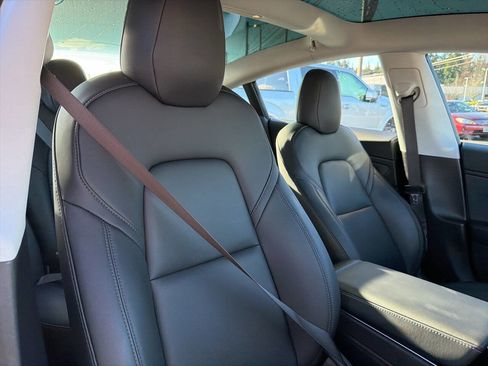 Used 2018 Tesla Model 3 Long Range image 17