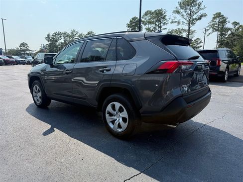 Used 2020 Toyota RAV4 LE FWD image 5