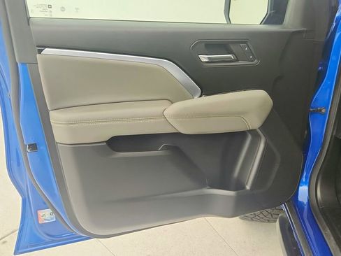 Used 2024 Chevrolet Colorado ZR2 w/ Technology Package image 25