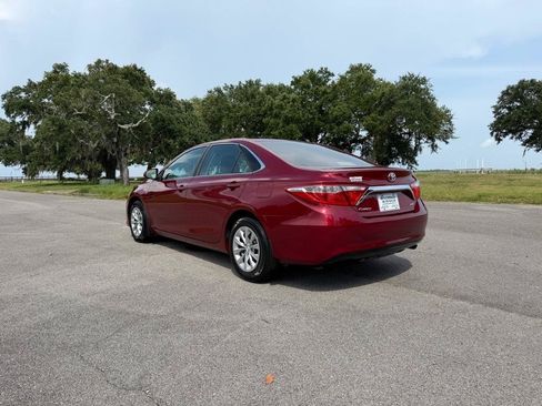 Used 2017 Toyota Camry LE FWD image 3