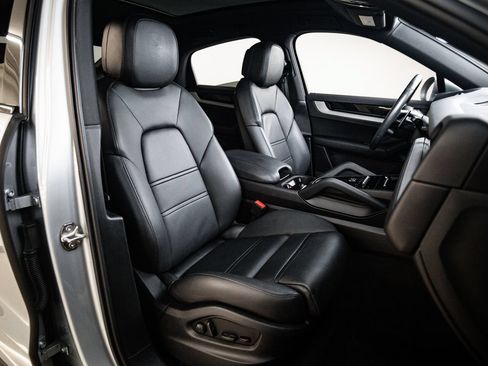 Certified 2024 Porsche Cayenne Coupe AWD/4WD image 29