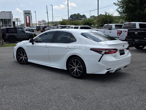 Used 2022 Toyota Camry SE FWD image 5