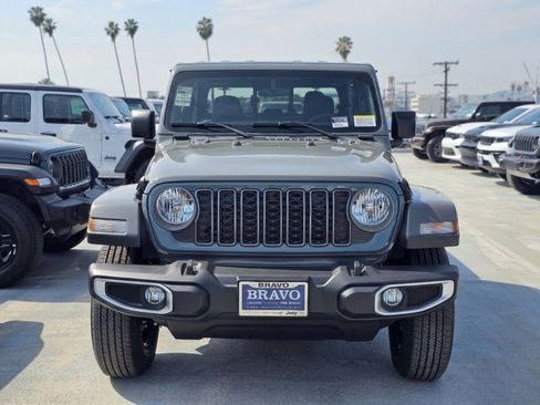 New 2026 Jeep Gladiator Sport AWD/4WD image 2