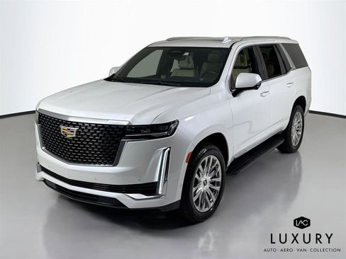 Used 2021 Cadillac Escalade Premium Luxury AWD/4WD image 4