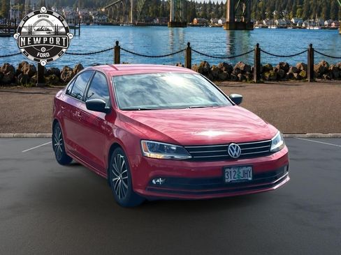 Used 2016 Volkswagen Jetta Sport FWD image 1