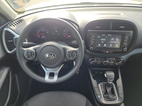 Used 2020 Kia Soul LX FWD image 18