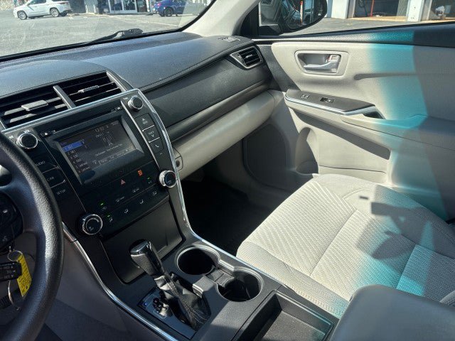 Used 2017 Toyota Camry LE FWD image 27