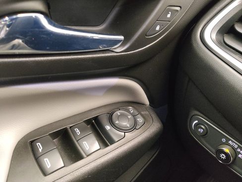 Used 2021 Chevrolet Equinox LS w/ LS Convenience Package image 27