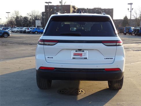 Used 2025 Jeep Grand Cherokee Limited w/ Black Appearance Package image 13