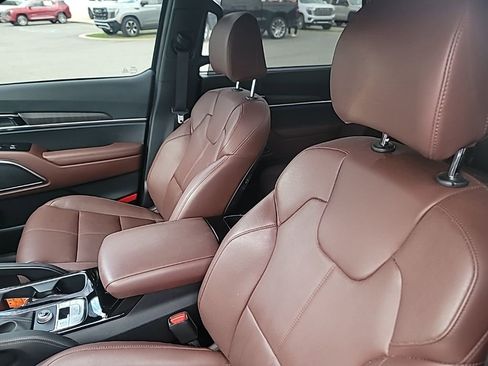 Certified 2024 Kia Telluride SX image 9