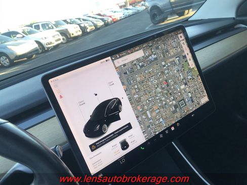 Used 2018 Tesla Model 3 Mid Range image 14