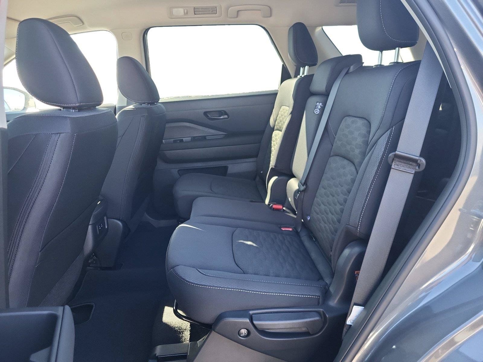 Used 2026 Nissan Pathfinder SV AWD/4WD image 19