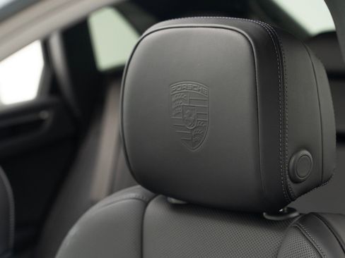 Certified 2026 Porsche Macan AWD/4WD image 16