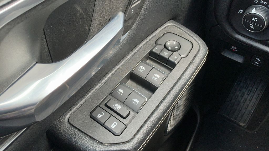 Used 2026 RAM 1500 Laramie AWD/4WD image 14