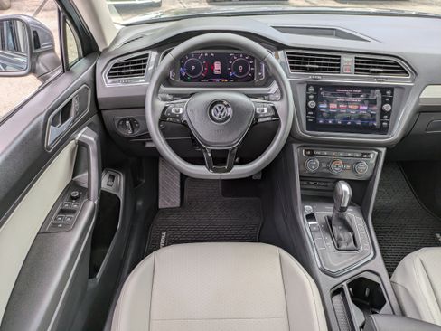 Used 2020 Volkswagen Tiguan SEL image 18