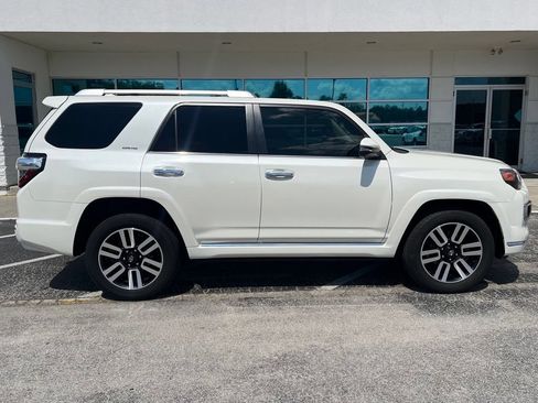Used 2022 Toyota 4Runner Limited AWD/4WD image 3