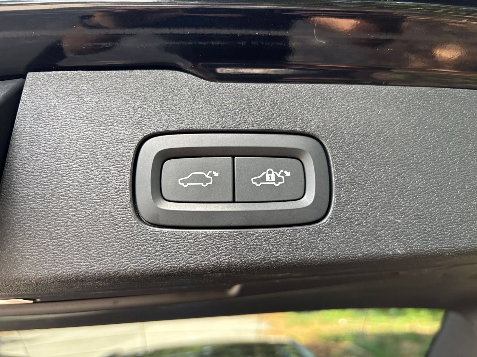 Used 2025 Volvo V60 B5 Cross Country Plus AWD/4WD image 24