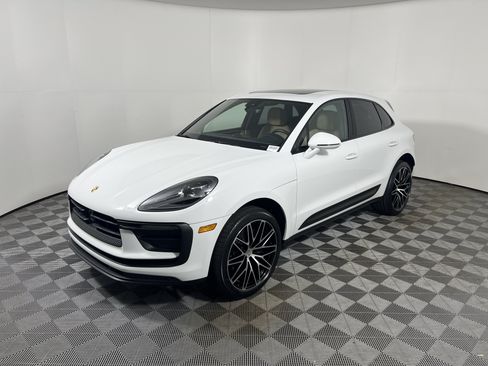 Certified 2026 Porsche Macan AWD/4WD image 11