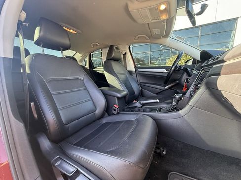 Used 2018 Volkswagen Passat 2.0T R-Line image 27