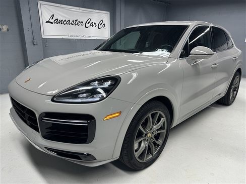 Used 2022 Porsche Cayenne Turbo AWD/4WD image 1