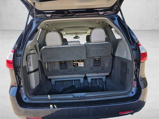 Used 2019 Toyota Sienna XLE w/ XLE Navigation Package FWD image 6