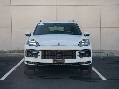 Used 2025 Porsche Cayenne image 6