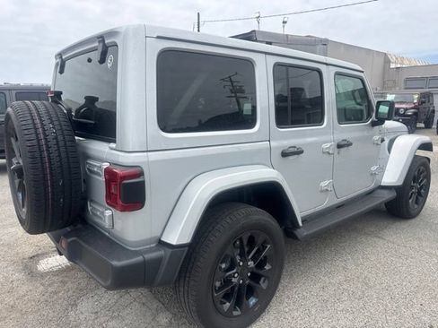 Used 2023 Jeep Wrangler Unlimited Sahara w/ Cold Weather Group AWD/4WD image 5