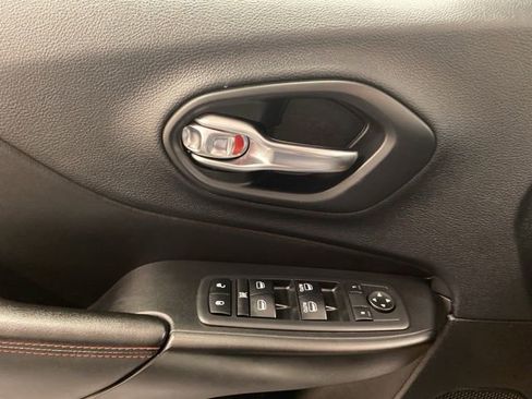 Used 2019 Jeep Cherokee Trailhawk w/ Comfort & Convenience Group image 23