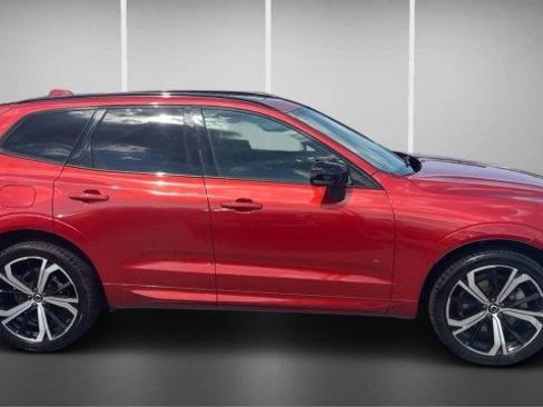 Used 2022 Volvo XC60 T8 R-Design w/ Advanced Package AWD/4WD image 4