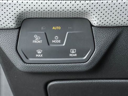 New 2025 Volkswagen Atlas Cross Sport SEL image 24