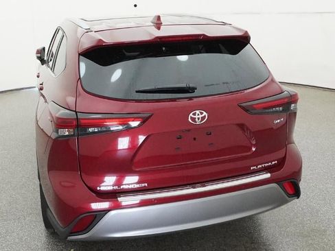 New 2026 Toyota Highlander Platinum image 6