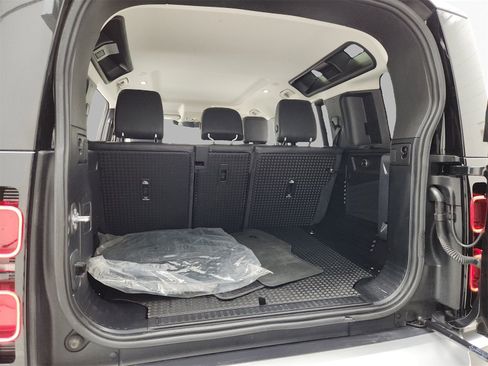Used 2020 Land Rover Defender 110 S image 7