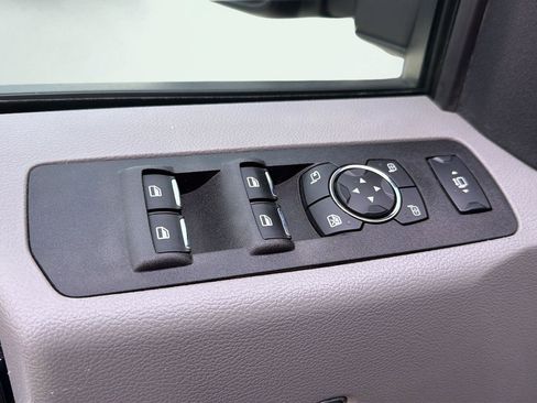 Used 2020 Ford F250 XLT w/ XLT Premium Package image 11