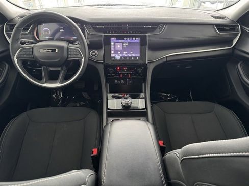 Used 2023 Jeep Grand Cherokee Laredo image 7