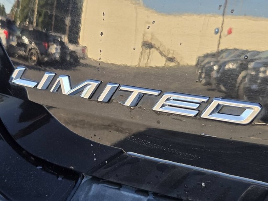 Used 2022 Ford Explorer Limited w/ Equipment Group 301A AWD/4WD image 33