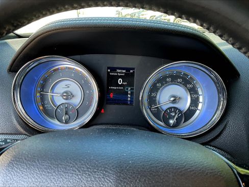 Used 2014 Chrysler 300 S AWD/4WD image 14