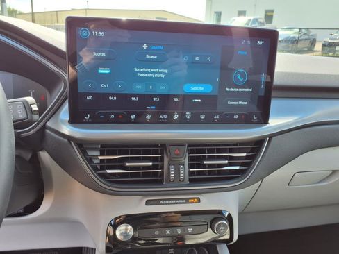 Used 2025 Ford Escape SE w/ Class II Trailer Tow Package image 15