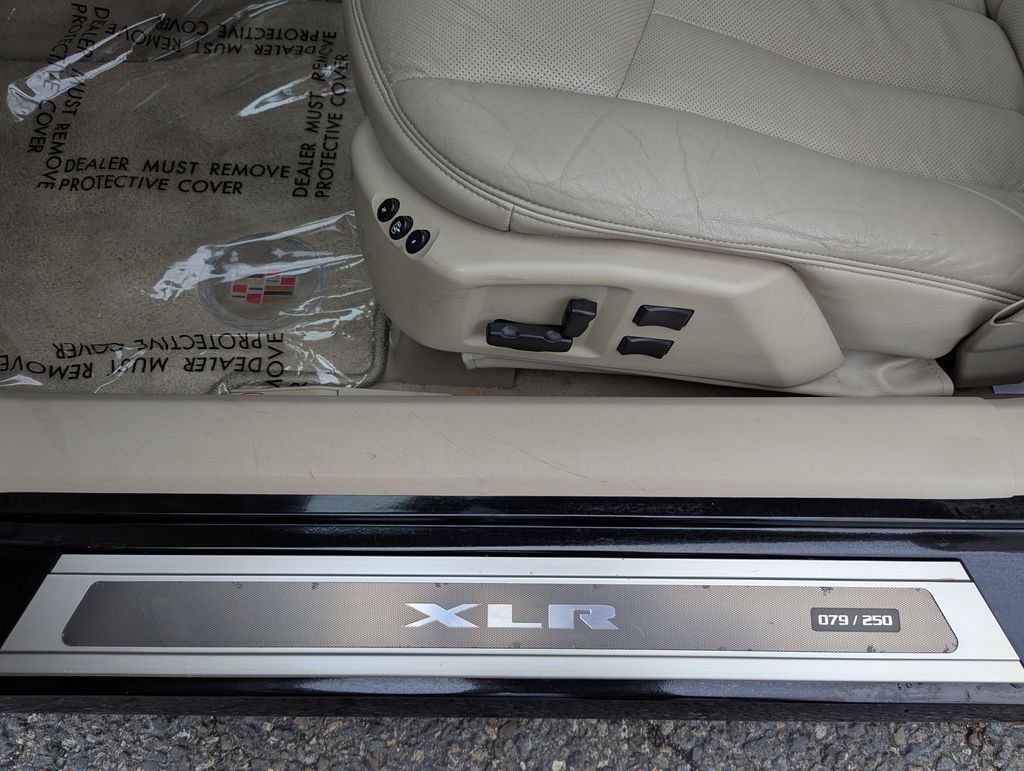 Used 2006 Cadillac XLR RWD image 13