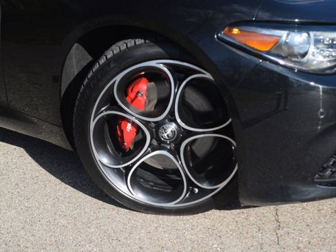 Used 2022 Alfa Romeo Giulia Veloce image 33