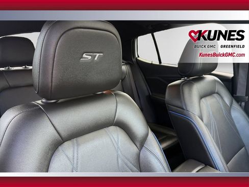 Used 2025 Buick Envista Sport Touring w/ Experience Buick Package FWD image 40